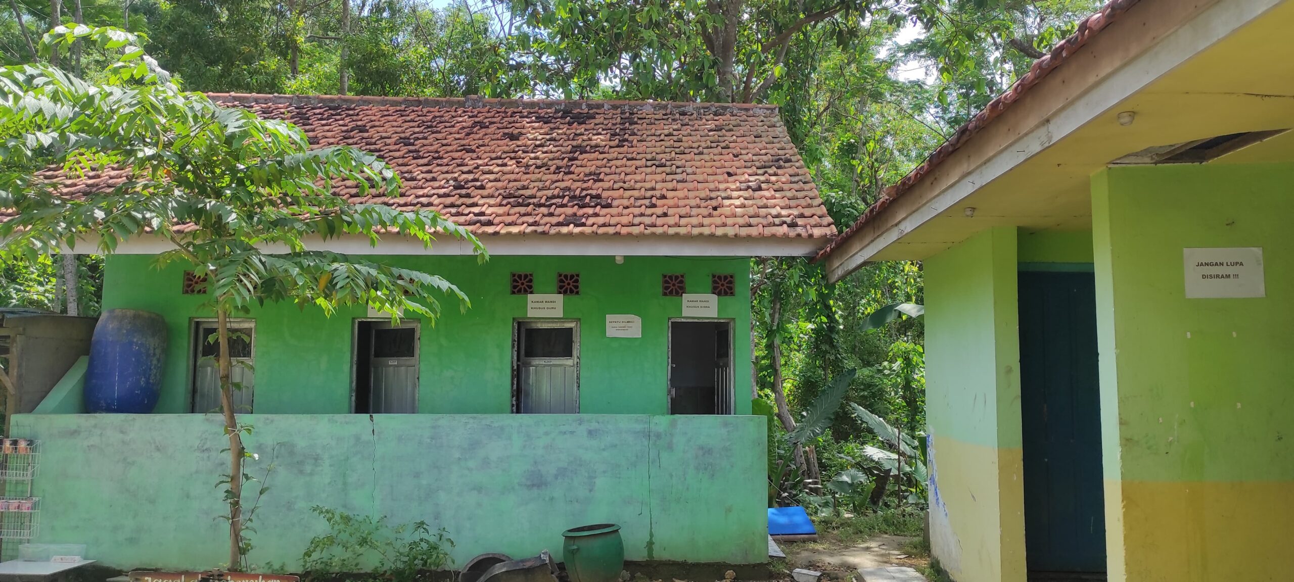 Kamar Mandi Tampak Luar