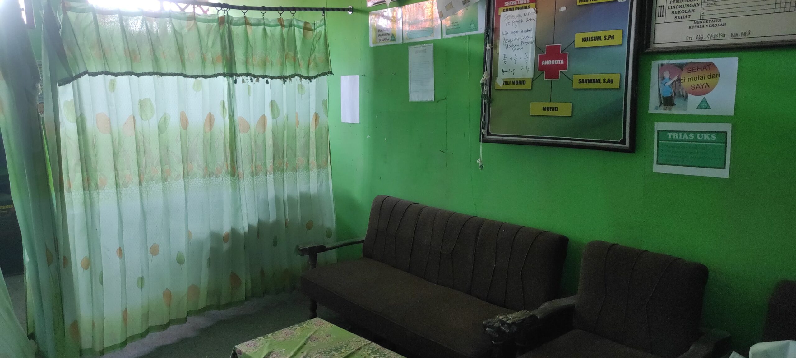 Ruaang Tunggu UKS