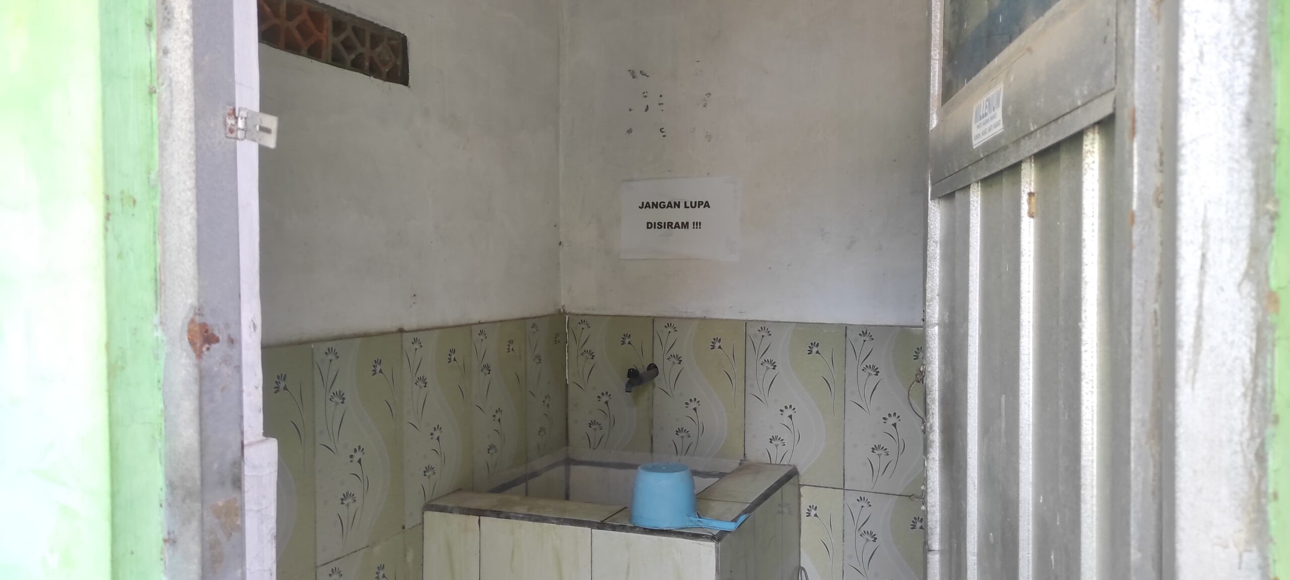 Kamar Mandi Tampak Dalam
